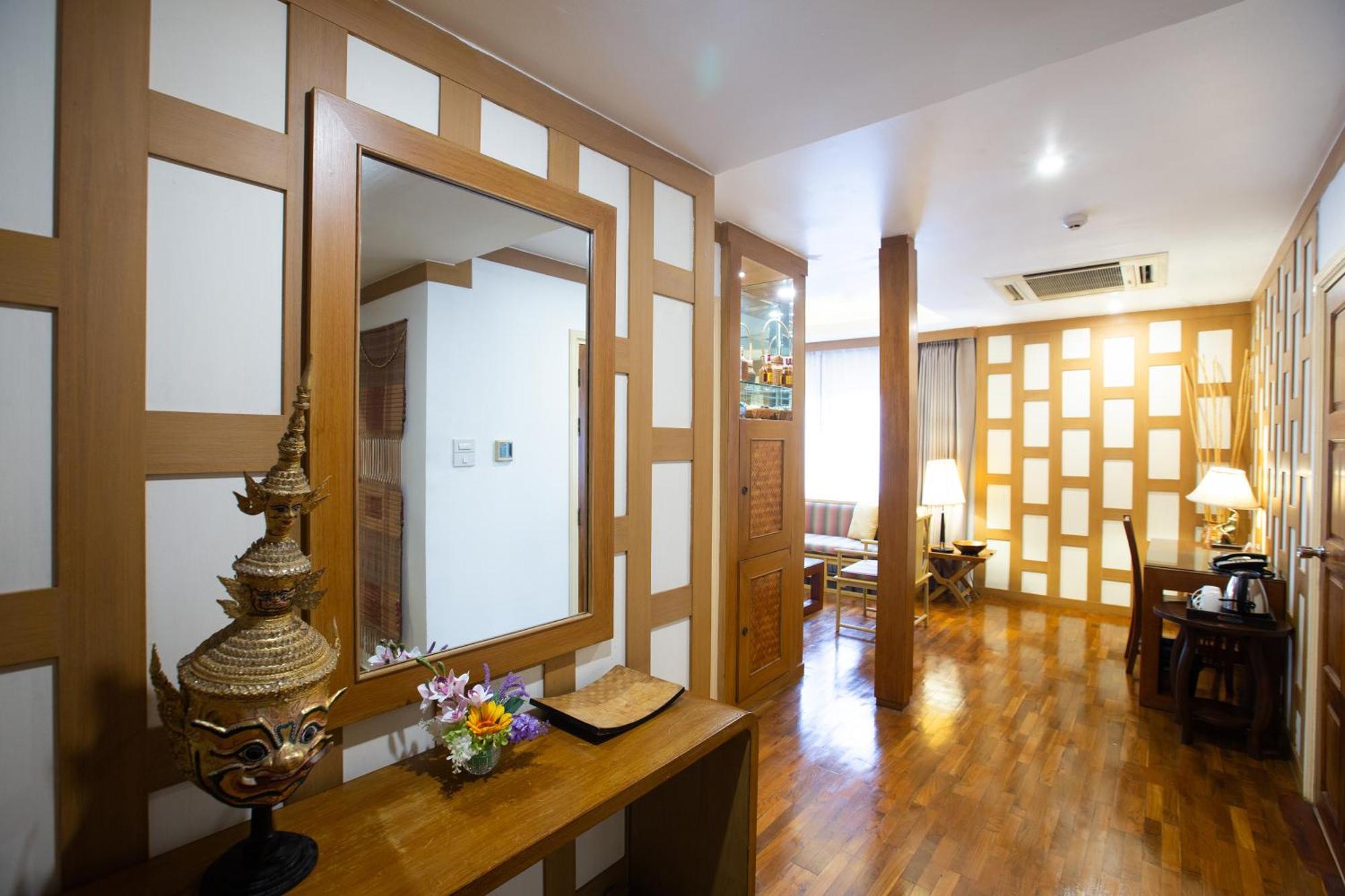 The Tarntawan Hotel Surawong Bangkok Exterior foto