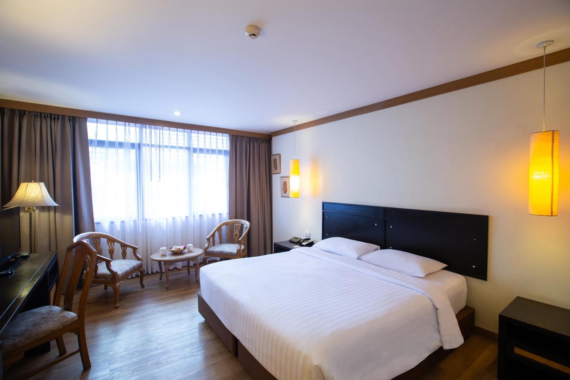 The Tarntawan Hotel Surawong Bangkok Exterior foto