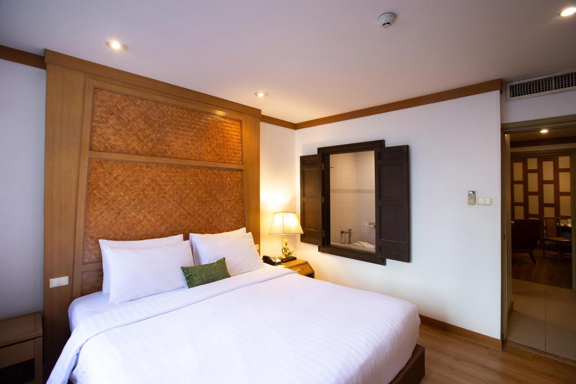 The Tarntawan Hotel Surawong Bangkok Exterior foto
